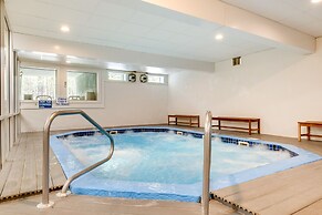 Inviting Bartlett Condo: 1 Mi to Attitash Mountain