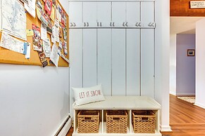 Inviting Bartlett Condo: 1 Mi to Attitash Mountain