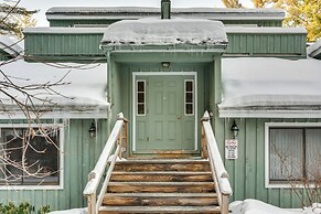 Inviting Bartlett Condo: 1 Mi to Attitash Mountain