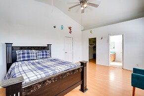 7 Mi to Chase Field: Phoenix Home w/ Patio!