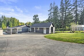 Idyllic Lakeside Getaway - Hidden Gem