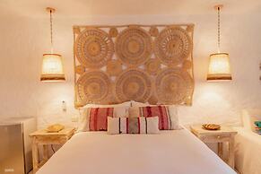 Bora Bora Hotel & Beach Club