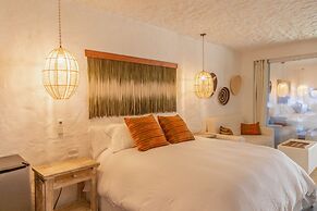 Bora Bora Hotel & Beach Club