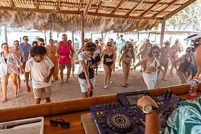 Bora Bora Hotel & Beach Club