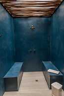 Bora Bora Hotel & Beach Club