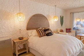 Bora Bora Hotel & Beach Club