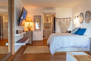 Bora Bora Hotel & Beach Club