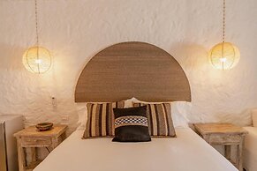 Bora Bora Hotel & Beach Club