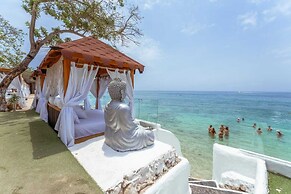 Bora Bora Hotel & Beach Club