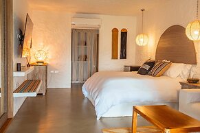 Bora Bora Hotel & Beach Club