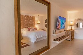 Bora Bora Hotel & Beach Club