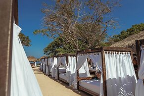 Bora Bora Hotel & Beach Club