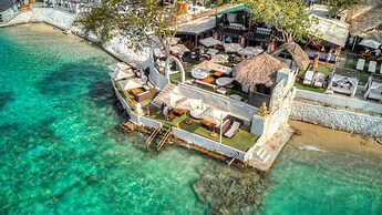 Bora Bora Hotel & Beach Club