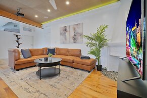 Wonderful South Beach Condo For 8 People