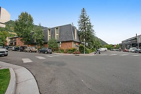 Château Chaumont by Snowmass Vacations