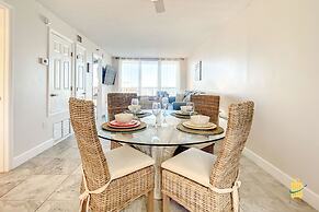 Beachfront Oceania Beach Club Complex