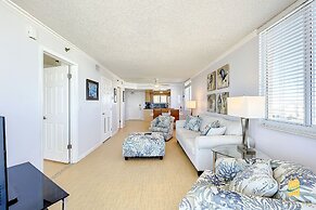 Beachfront Oceania Beach Club Complex