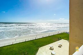 Beachfront Oceania Beach Club Complex