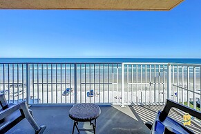 Beachfront Oceania Beach Club Complex