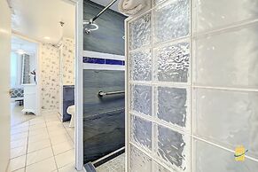 Beachfront Oceania Beach Club Complex