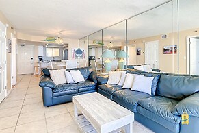 Beachfront Oceania Beach Club Complex