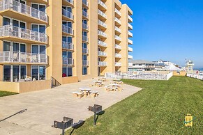 Beachfront Oceania Beach Club Complex