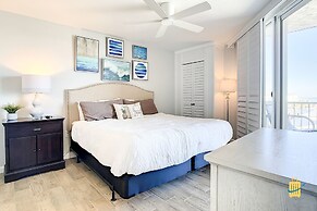 Beachfront Oceania Beach Club Complex