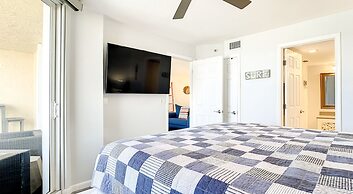 Beachfront Oceania Beach Club Complex