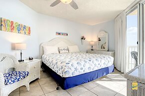 Beachfront Oceania Beach Club Complex