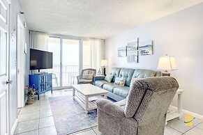 Beachfront Oceania Beach Club Complex