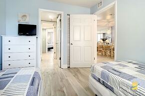 Beachfront Oceania Beach Club Complex