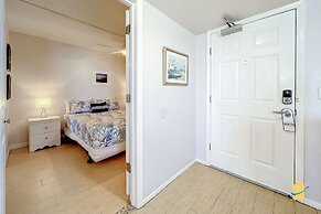 Beachfront Oceania Beach Club Complex