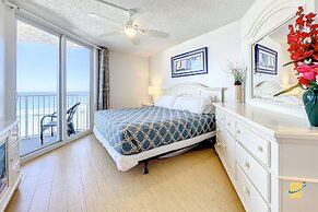 Beachfront Oceania Beach Club Complex