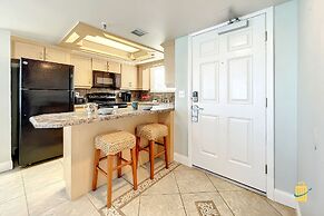 Beachfront Oceania Beach Club Complex