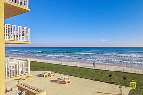 Beachfront Oceania Beach Club Complex