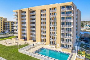 Beachfront Oceania Beach Club Complex