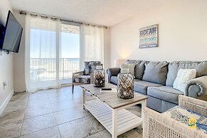 Beachfront Oceania Beach Club Complex