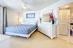 Beachfront Oceania Beach Club Complex