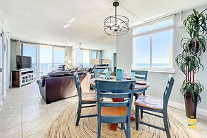 Beachfront Oceania Beach Club Complex