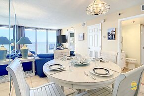 Beachfront Oceania Beach Club Complex