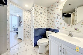 Beachfront Oceania Beach Club Complex