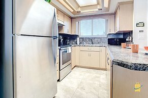 Beachfront Oceania Beach Club Complex