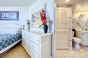 Beachfront Oceania Beach Club Complex