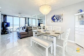 Beachfront Oceania Beach Club Complex