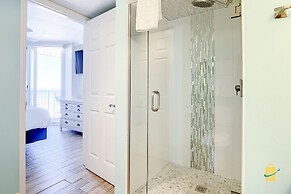 Beachfront Oceania Beach Club Complex