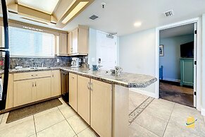 Beachfront Oceania Beach Club Complex