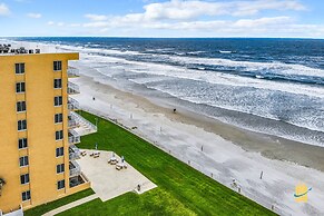 Beachfront Oceania Beach Club Complex