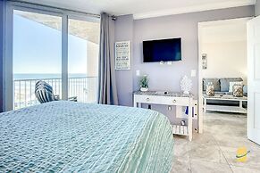 Beachfront Oceania Beach Club Complex