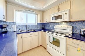 Beachfront Oceania Beach Club Complex