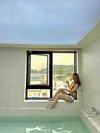 Hound Hotel Gijang-osiria